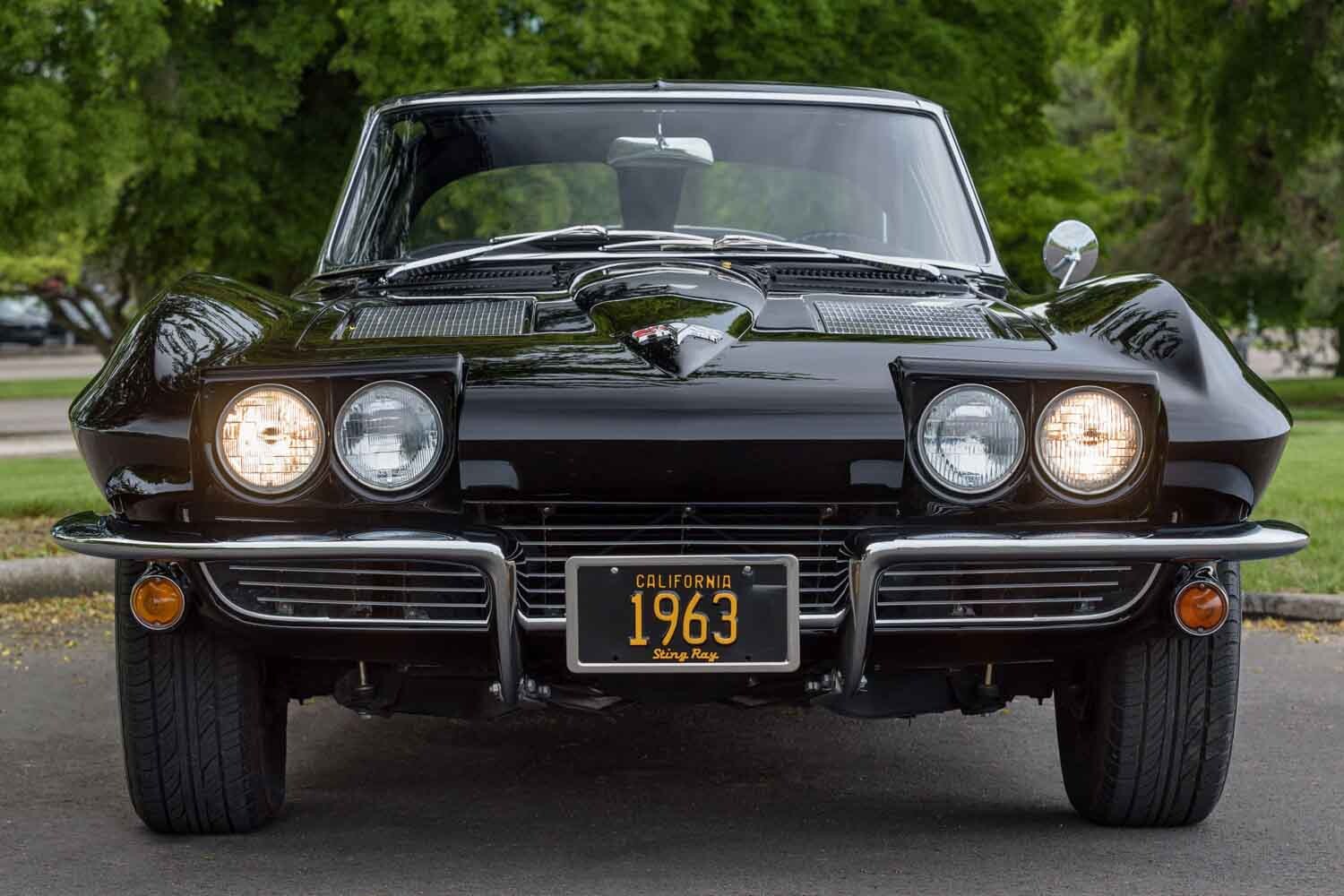 1年間しか生産されなかったシボレー「コルベット C2スプリットウインドウ」が約1990万円で落札！価格が伸びなかったのはヤレが原因？