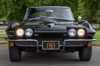 1年間しか生産されなかったシボレー「コルベット C2スプリットウインドウ」が約1990万円で落札！価格が伸びなかったのはヤレが原因？