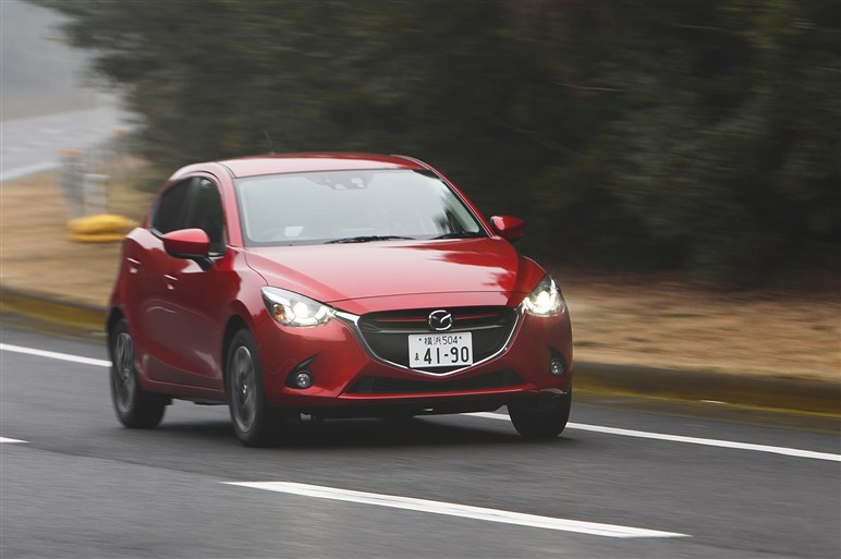 好調のデミオに試乗。ディーゼルとガソリンモデルを乗り比べたら？