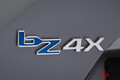 トヨタ新型SUV「bZ4X」638万円スタート！ 同価格で真っ向勝負も日産新型「アリア」不利？ 戦いの行方は電池で決まるか