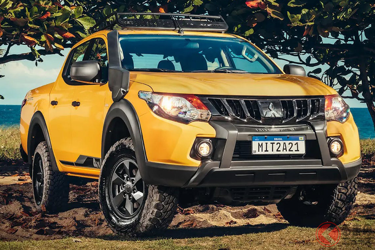 派手顔すぎる最強車 三菱ゴツ4wd トライトンサバンナ の無双感がスゴかった 水場も平気な伯の鮮烈色仕様とは くるまのニュース 自動車情報サイト 新車 中古車 Carview