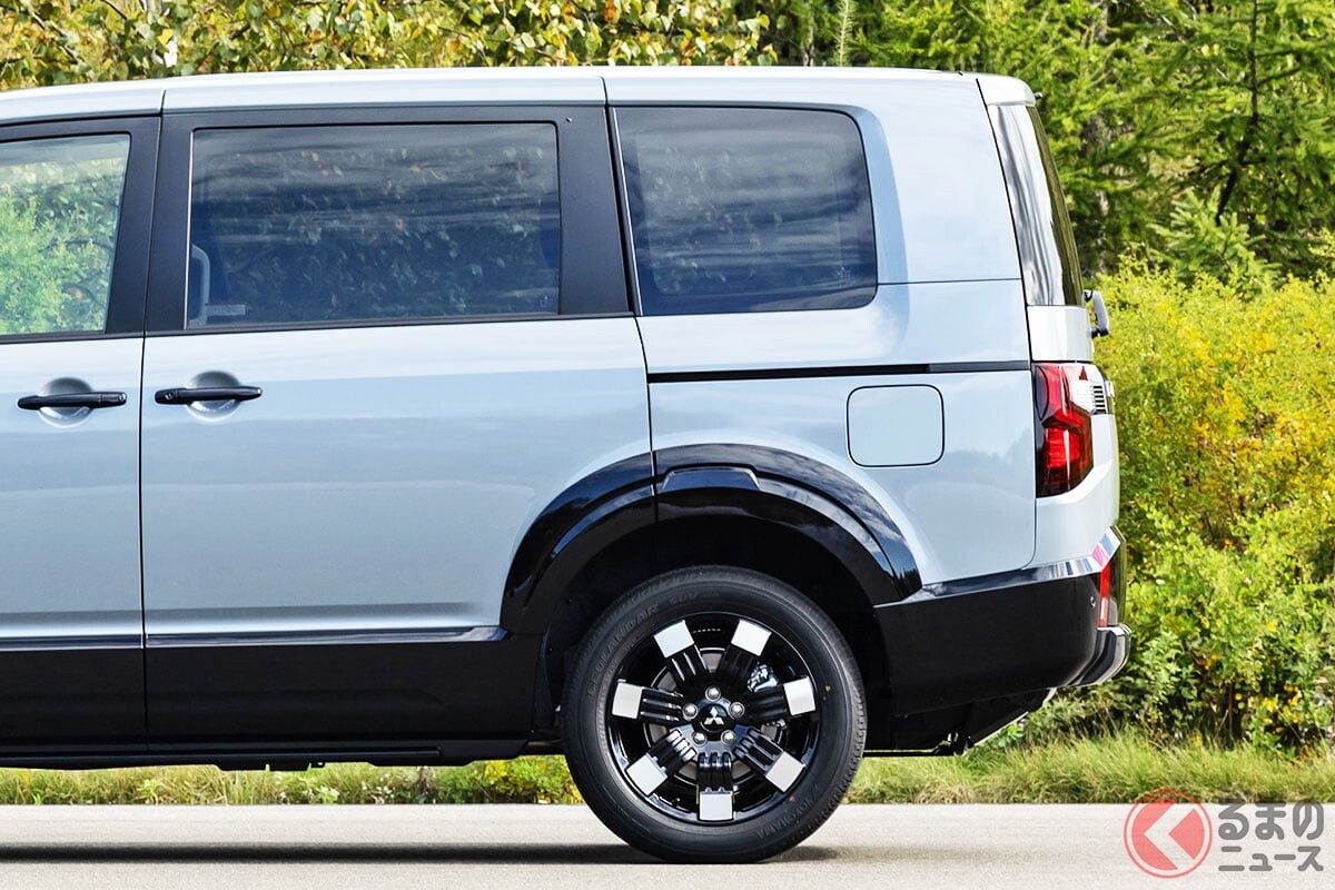 三菱「新型デリカD：5」まもなく発売へ！ 唯一無二の「本格4WDミニバン」が再び“大進化”！ 独自の高性能システム「S-AWC」新たに搭載で魅力UP！ 大幅改良モデルの中身は？