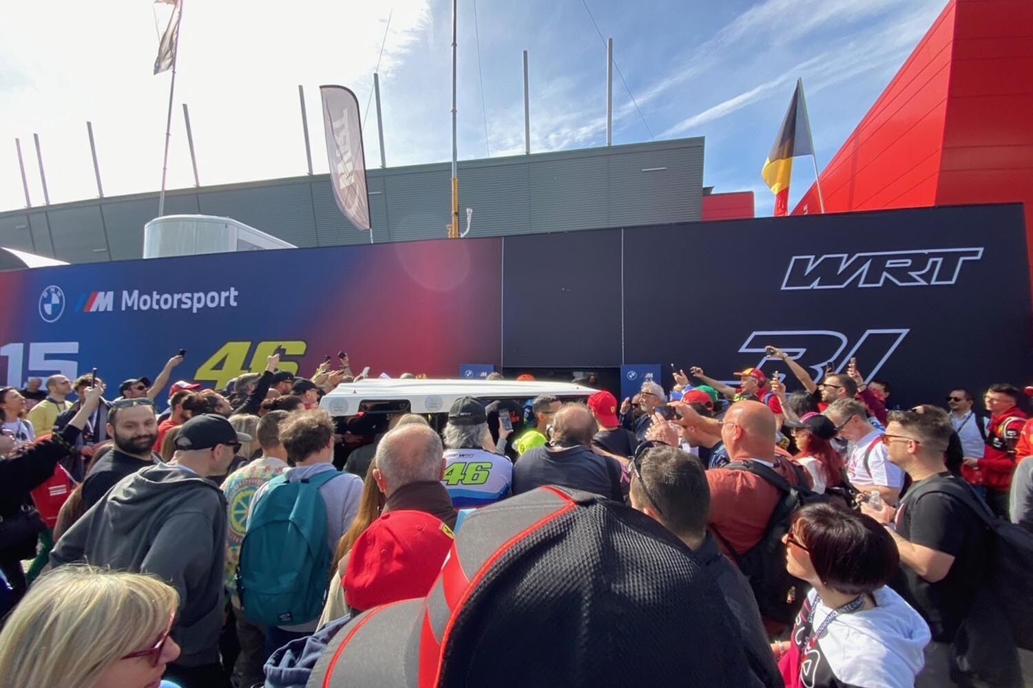 WEC第2戦イモラも「ロッシ」が大人気！ おかげでMotoGPとWECのファンが増えています【みどり独乙通信】