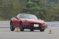 アバルト124スパイダー試乗速報。ロードスターと走りはどう違うのか？