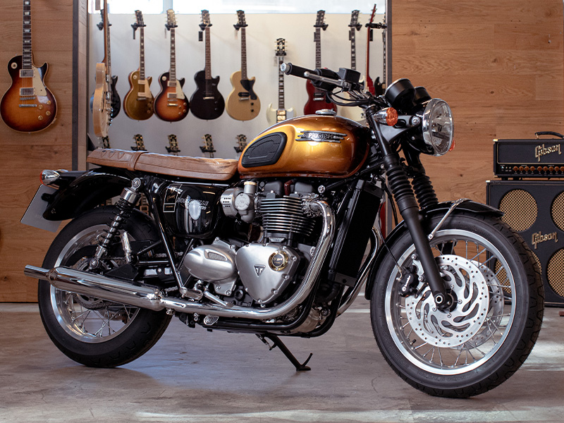 トライアンフ 1959年生まれのギターとバイクがコラボ ボンネビル T1 1959 レジェンド カスタム エディション を発表 バイクブロス 自動車情報サイト 新車 中古車 Carview