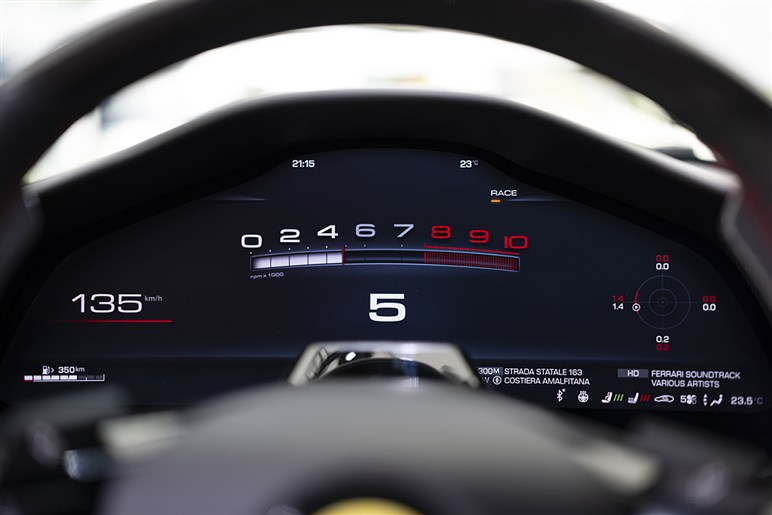 【日本初披露】フェラーリ新型「アマルフィ」上陸。2＋2クーペ×V8エンジン搭載の「ローマ」後継グランドツアラー
