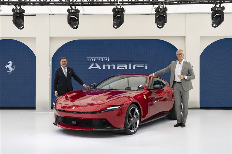【日本初披露】フェラーリ新型「アマルフィ」上陸。2＋2クーペ×V8エンジン搭載の「ローマ」後継グランドツアラー