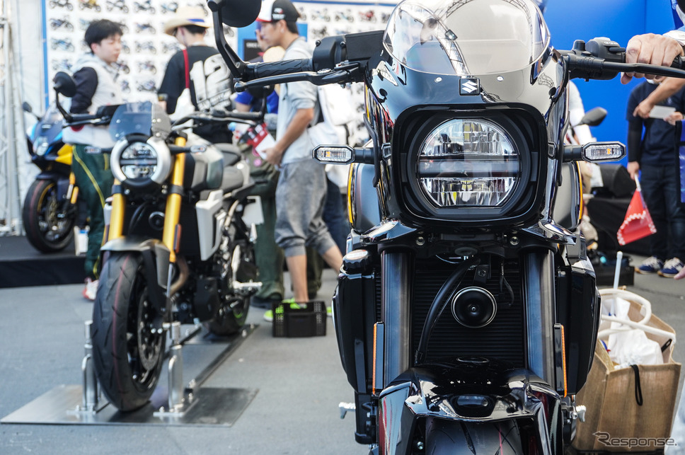 スズキの新型ネオレトロバイク『GSX-8T/TT』が日本初公開