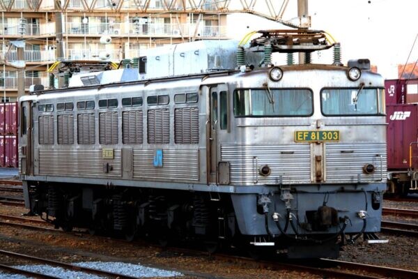 「チョイスが素晴らしい」 九州→北海道行き貨物列車の先頭に立ったのは… 積荷は新幹線レール