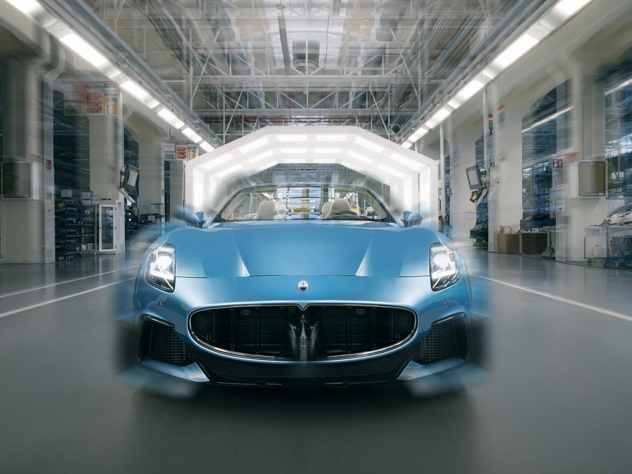 マセラッティプレゼンカー マセラティ クアトロポルテ エボルツィオーネ V8 コーンズ