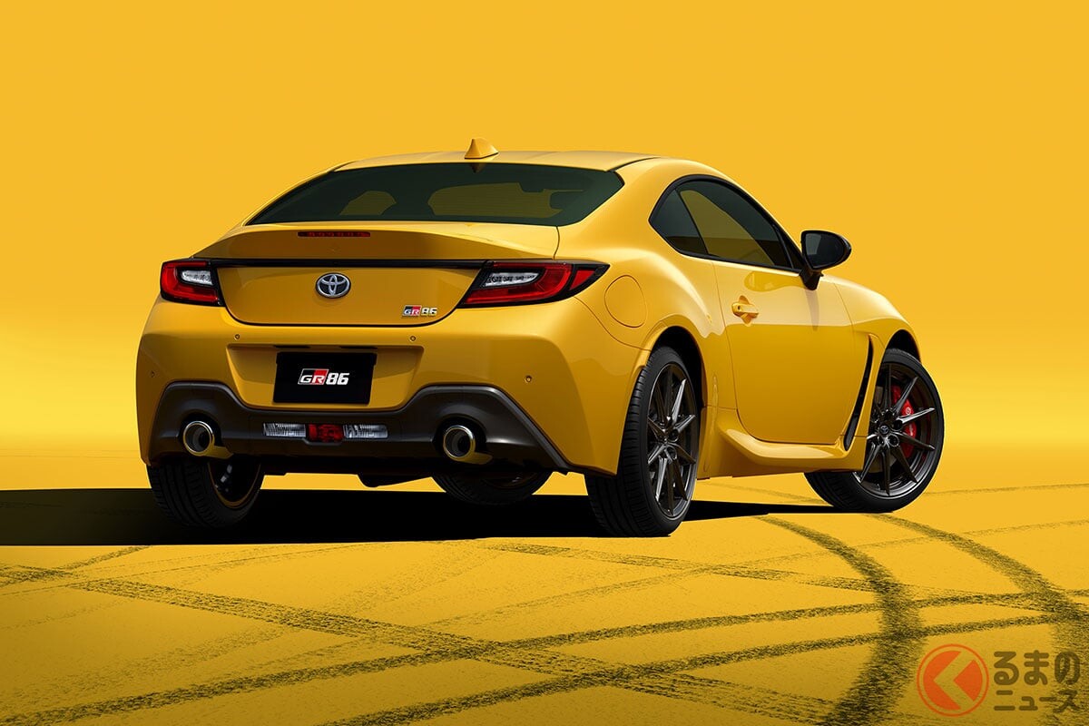 全長4.3mで6速MT搭載！ トヨタ「4人乗りスポーツカー」に注目！ “鮮烈イエロー”がインパクト大！ トヨタ「GR86“イエローリミテッド”」とは？