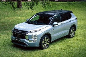 電動化技術と四輪制御技術の粋を集めたフラッグシップSUV「アウトランダーPHEV」を展示、試乗も可能！三菱ブース出展情報【EV:LIFE FUTAKO TAMAGAWA 2025】