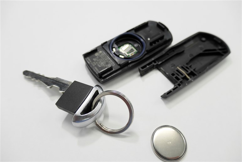 車の鍵の電池を自分で交換する方法。応急処置や予防法も解説【購入ガイド】