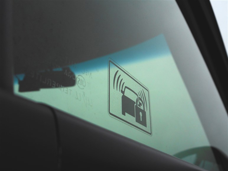 車の鍵の電池を自分で交換する方法。応急処置や予防法も解説【購入ガイド】
