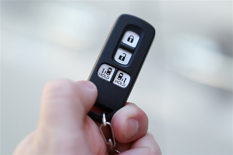 車の鍵の電池を自分で交換する方法。応急処置や予防法も解説【購入ガイド】