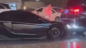 【クラッシュ！！！】どっちも痛い・・・マクラーレン600LTが一人歩きしてマイバッハGLSに追突！その代償は当然高くつくだろう