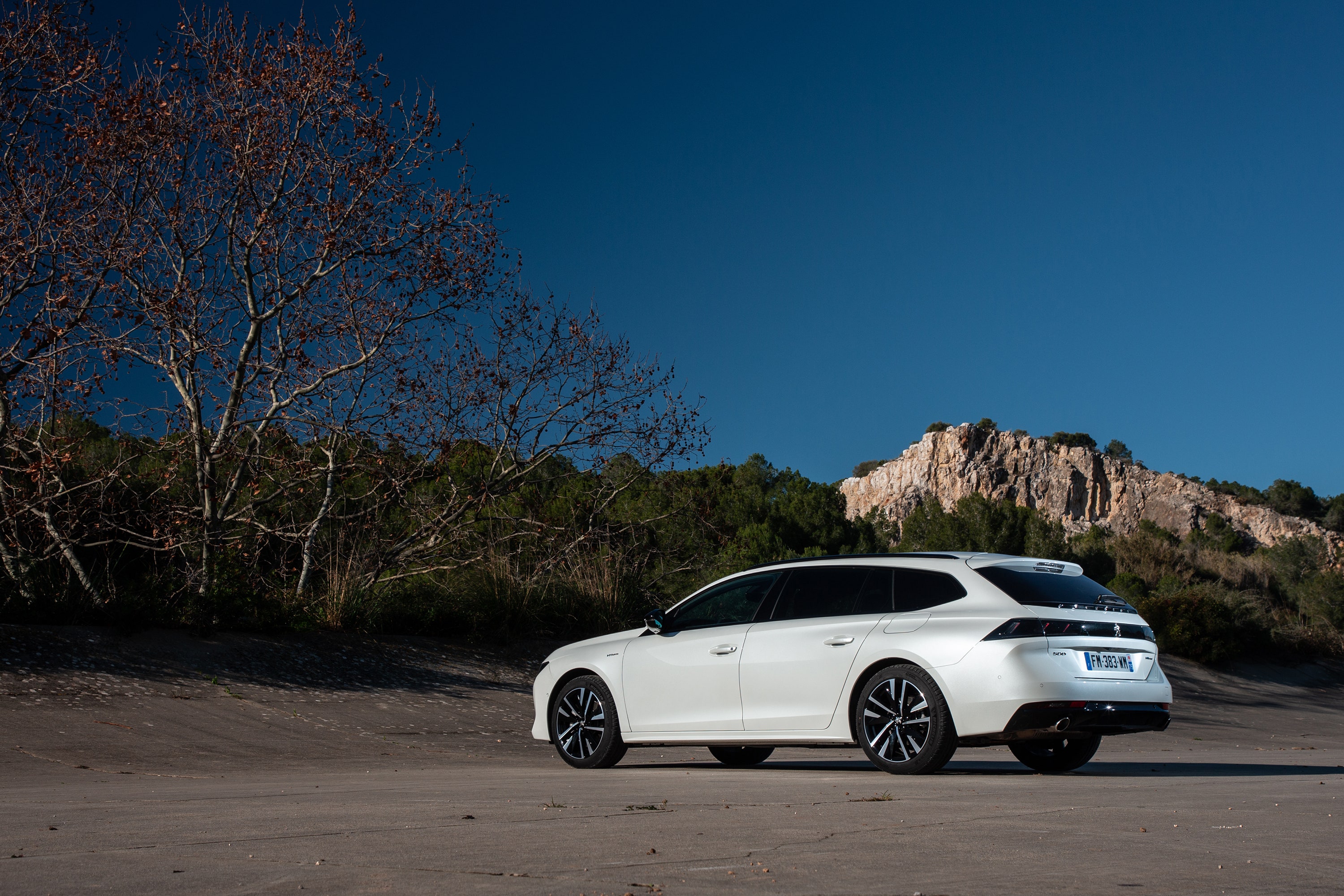 史上もっとも穏やかな青ライオンか プジョー508 Hybridに試乗してみた Gq Japan 自動車情報サイト 新車 中古車 Carview