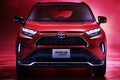 【在庫残りわずか】電動モデルのみとなる新型「RAV4」の裏で“現行モデル”の争奪戦が勃発中!? ガソリン車に脚光のワケ