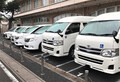 病院や介護施設の送迎車に「ずさんな運転」のクルマが目立つ！　死亡事故まで発生したいま「緑ナンバー化」が必要か？