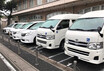 病院や介護施設の送迎車に「ずさんな運転」のクルマが目立つ！　死亡事故まで発生したいま「緑ナンバー化」が必要か？