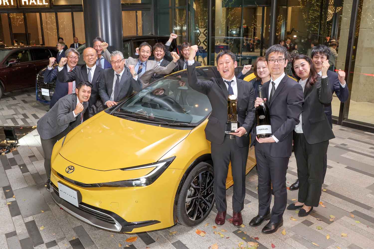 自ら殻を破ったトヨタ「プリウス」が「2023‐2024日本カー・オブ・ザ・イヤー」を受賞！ インポートはBMW「X1」がパワー・オブ・チョイスで選ばれました