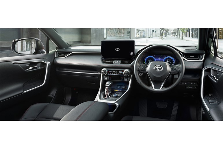 “世界の人気車”なのに販売50位に失速。トヨタSUVの大黒柱「RAV4」に何が起きているのか？