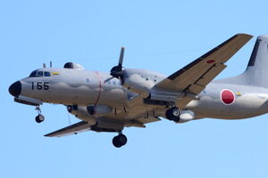 危ない！ 中国の戦闘爆撃機が自衛隊機に「超接近」2日続けて特異な飛行 防衛省が写真を公開