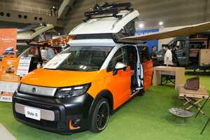 「ポップアップルーフ」完備で、4人が寝れる移動基地。なんでもこなせる「フリード」は、キャンパー界隈の注目クルマだった