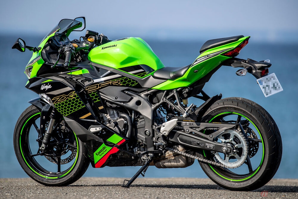 期待と驚きとともに登場したカワサキ Ninja Zx 25r クラスを超えた存在感が特徴 バイクのニュース 自動車情報サイト 新車 中古車 Carview
