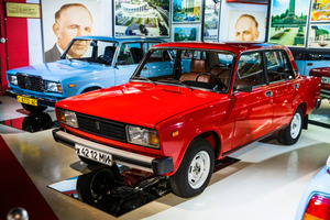 制裁下ロシア　80年代スペック「旧車仕様」の新車生産　背に腹は代えられぬ背景