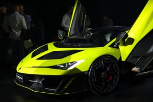 レヴエルトの将来像　ランボルギーニ・フェノメノは新技術の実験台と販売責任者