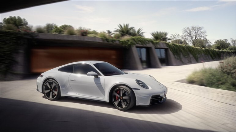より速く、よりエレガントに。ポルシェ新型「911カレラS」予約