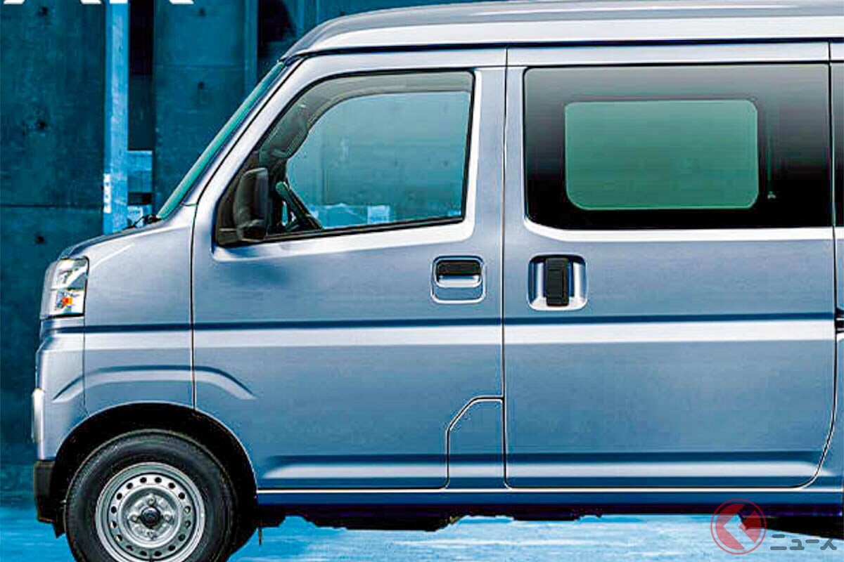 新車110万円！ スバル新「サンバー」に反響多数！ 「水平対向エンジン」じゃないエンジン搭載&安全性UP！ 超便利な「カクカクモデル」に“スバル製”求む声も