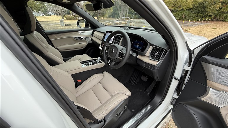 ロングセラーというボルボ流の安心感。最上級SUV「XC90」は“大幅改良”で鮮度が高まった今が買いかも
