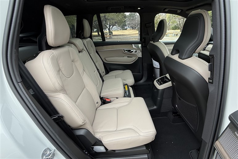 ロングセラーというボルボ流の安心感。最上級SUV「XC90」は“大幅改良”で鮮度が高まった今が買いかも