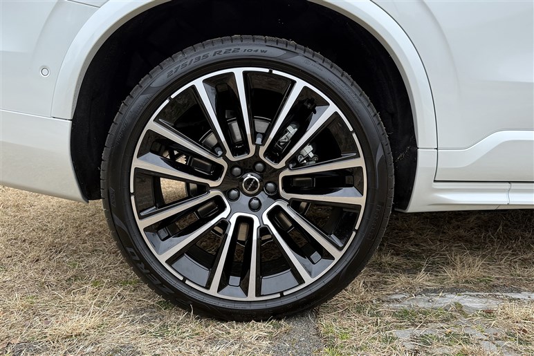 ロングセラーというボルボ流の安心感。最上級SUV「XC90」は“大幅改良”で鮮度が高まった今が買いかも