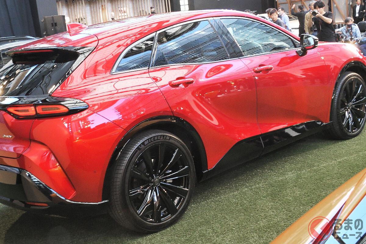 トヨタ新型「スポーティSUV」11月発売！ 鮮烈レッド×ブラックは“10万弱”!? 超豪華「フルオプション」仕様はいくら？