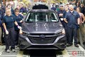 スバル「レガシィ」が36年の歴史に幕！ なぜ名車無くなる？ 米国工場で「最終モデル」をラインオフ… セダン・ワゴン・SUVで成功を収めた「伝統のモデル」に何があったのか