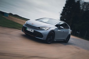 2025年版　自動車専門誌が選ぶ、最高のEV　10選　乗って楽しいゼロ・エミッション車