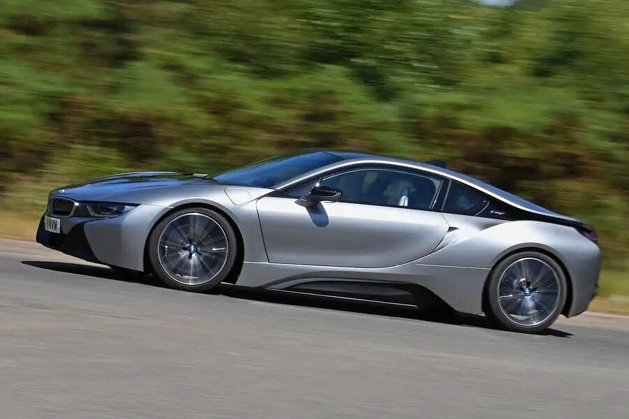 買い時なHVスーパーカー BMW i8 英国版中古車ガイド ミニと同じ
