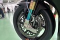 レーダーではなく人間と同じ2つの目「ステレオカメラ」で前方検知! スピードバンプも認知!! 2輪車用先進運転支援システムの最先端を知る!!