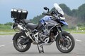 レーダーではなく人間と同じ2つの目「ステレオカメラ」で前方検知! スピードバンプも認知!! 2輪車用先進運転支援システムの最先端を知る!!
