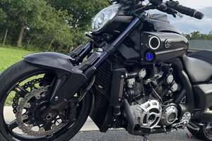 ドラッグレーサーの血統を受け継ぐ1台 16年前のヤマハ「VMAX」が米国オークションに登場 1700ccのV4搭載 第2世代のクルーザーの気になる落札価格とは