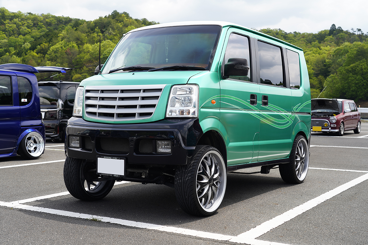 軽バンにインチタイヤの衝撃 キャデラック顔のエブリイの目立ち度がハンパない King Of K Car Meeting Auto Messe Web 自動車情報サイト 新車 中古車 Carview