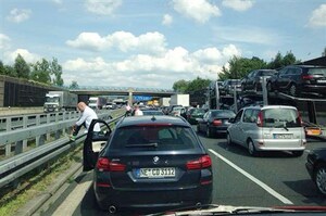 夏のドイツのアウトバーンは大渋滞。その理由は？