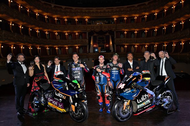 新サテライトのWithUヤマハRNFがイタリア・ヴェローナでヤマハYZR-M1のカラーリング公開／MotoGP