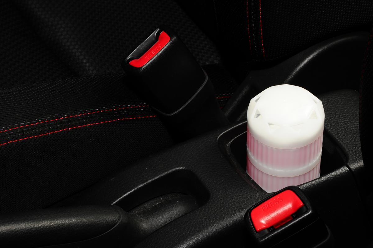 彼女のために車内をいい香りに で使う芳香剤は微妙 女性が本当に望むニオイとは Web Cartop 自動車情報サイト 新車 中古車 Carview