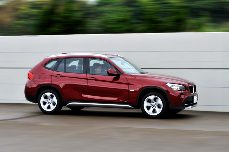 新型BMW X1に試乗！ 3高ならぬ“3低”の魅力