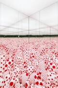 草間彌生の「無限」を探る──エスパス ルイ・ヴィトン大阪で、絵画とインスタレーションの軌跡を辿る個展「INFINITY」が開催中