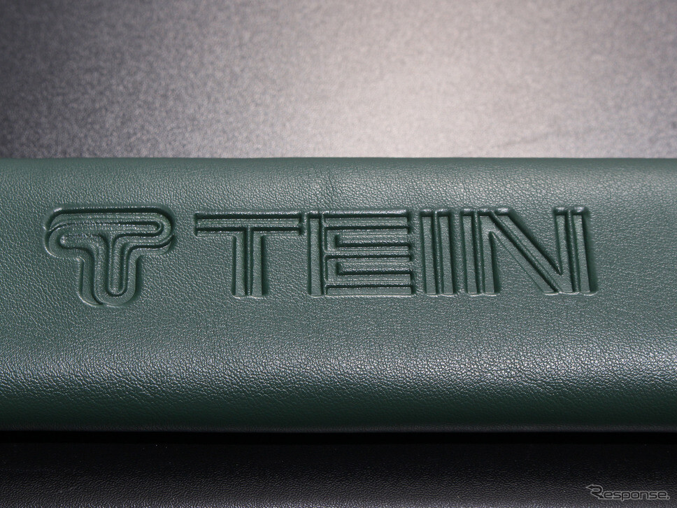 「TEIN」ロゴ入りシートベルトパッドが登場、オリジナルグッズのラインナップを拡充